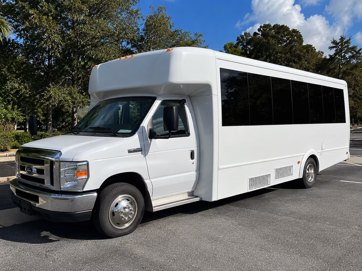 Garden Grove Birthday, Sweet 16, & Quinceañera Transportation onboard seating